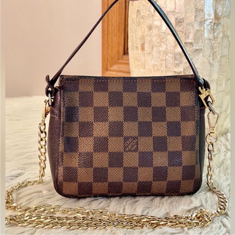 Louis Vuitton Damier Ebene Truth
Pochette bag